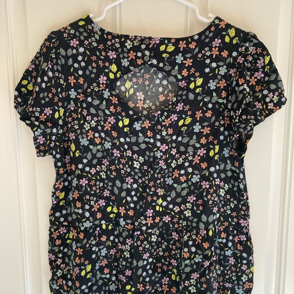 Loft top, black with multicolor flowers